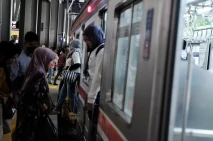 Revitalisasi Stasiun...