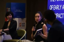 Pevita Pearce Berikan...