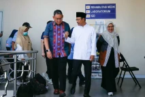 Mensos Jenguk Korban...