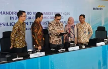 Ekonom Bank Mandiri...