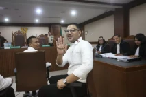 Sidang Pemeriksaan Terdakwa...