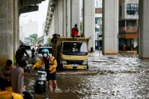Hujan Deras Picu Banjir...