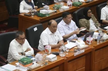 Komisi IX DPR Gelar...