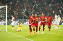 Dua Penalti Antar Persija...