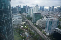 Pengguna LRT Jabodebek...