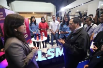 Menkomdigi Luncurkan...
