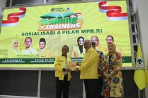 Bahlil Buka Training...