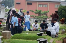Ziarah Kubur Jelang...