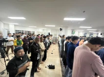 Tarawih Perdana di Masjid...