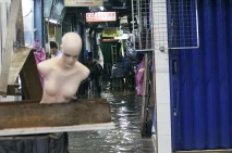 Hujan Deras Rendam Pasar...