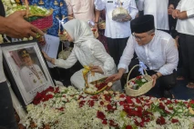 Potret Pemakaman Mantan...