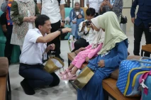 Direktur Utama KAI Tinjau...