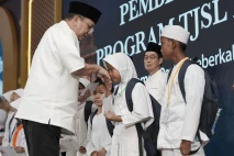 Melayani Sepenuh Hati...