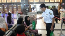 Direktur Utama KAI Tinjau...