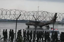 2 Pesawat TNI Siaga...