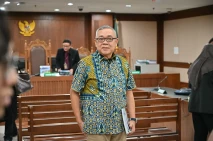 Menanggapi Jaksa KPK,...