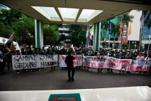 Buka Dialog, Pengamat...