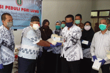 PGRI Luwu Bagikan 220...