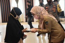 Bupati Lutra Minta Masyarakat...
