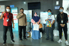 PLN Salurkan Bantuan...