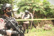 Polisi Periksa 6 Orang...