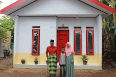 Warga Gowa Terima Bantuan...