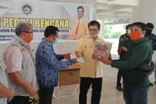 UNM Salurkan Bantuan...