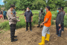 Relawan Banjir di Bantaeng...