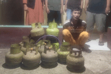 Maling Tabung Gas di...