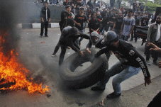 LBH Desak Polisi Bebaskan...