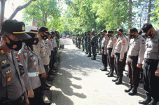 223 Personel Kepolisian...
