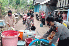 Polres Gowa Bantu Warga...