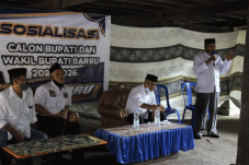 Dekat dengan Rakyat,...