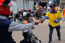 Jelang Lebaran, Personel...