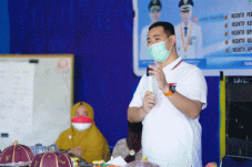 Bupati Pangkep Serahkan...