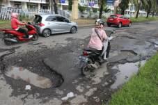 Warga Diimbau Gunakan...