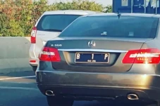 Mobil Mau Pakai Plat...