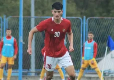 Alasan Elkan Baggott...
