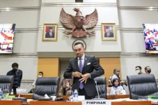 Polri Diusulkan di Bawah...