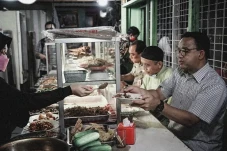 Momen Anies Kembali...