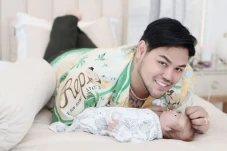 Ivan Gunawan Adopsi...
