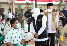 Sekolah Wajib PTM, Khofifah...