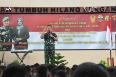 Kunjungi Prajurit di...