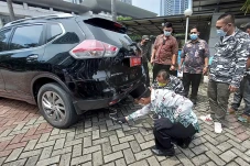 Kurangi Polusi Udara,...