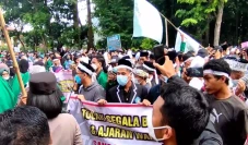 Ribuan Massa Kembali...