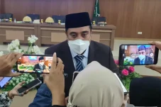 Bupati Maros Serahkan...