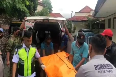 Pasutri Korban Banjir...