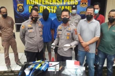 Cemburu Buta, Gadis...