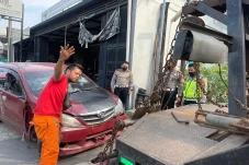 Mabuk dan Tabrak 2 Pemotor,...