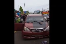 Mabuk dan Tabrak Pemotor,...